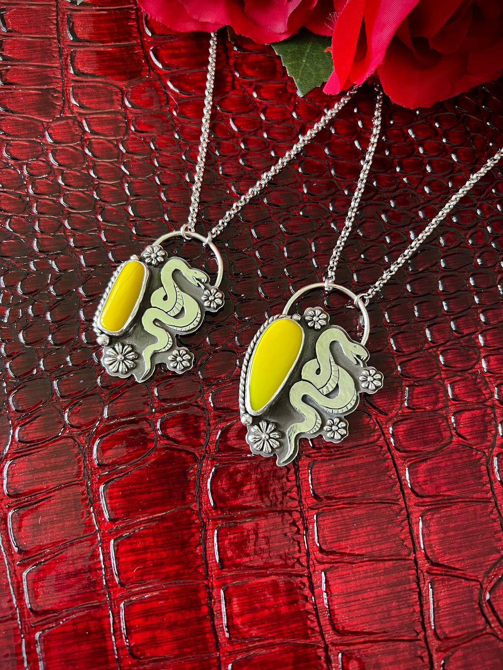 Daisy Snake Necklace